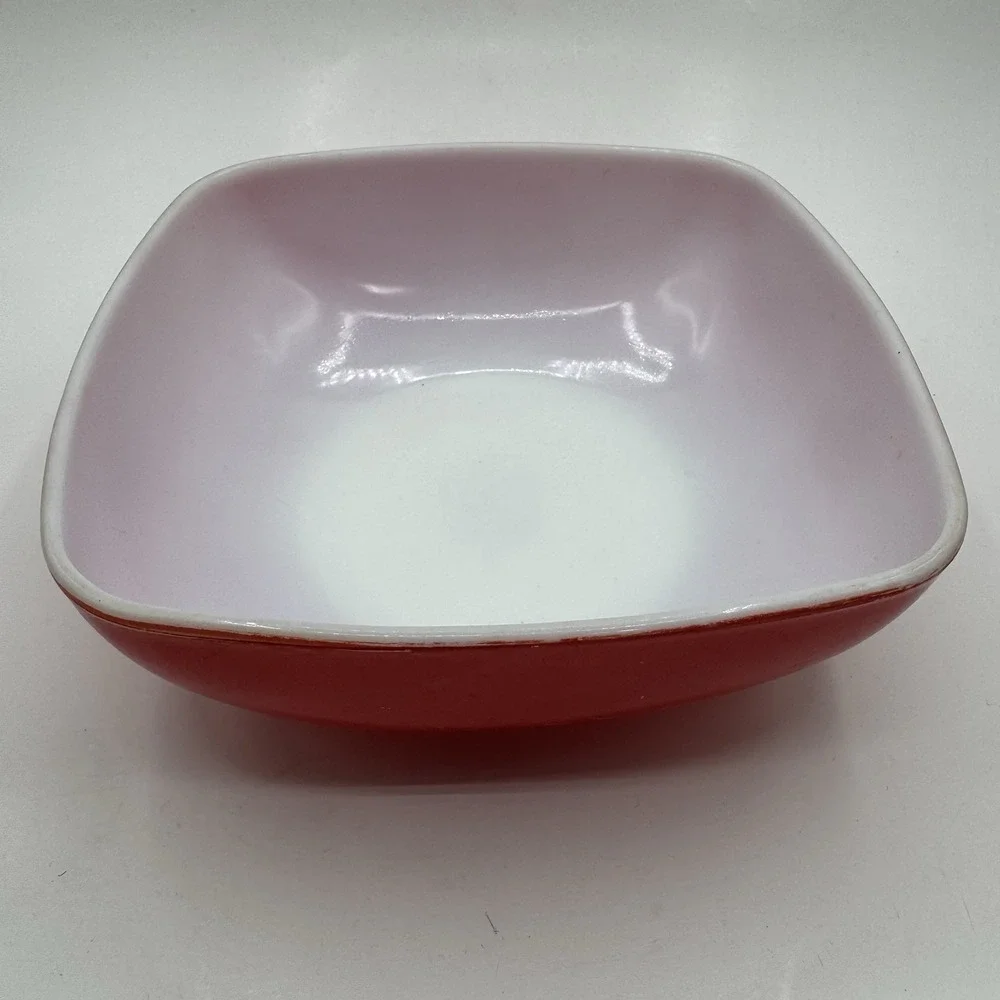 Vintage Retro Pyrex Red Milk Glass Serving Dish 525B - 0252 2.5 Qt 9.25